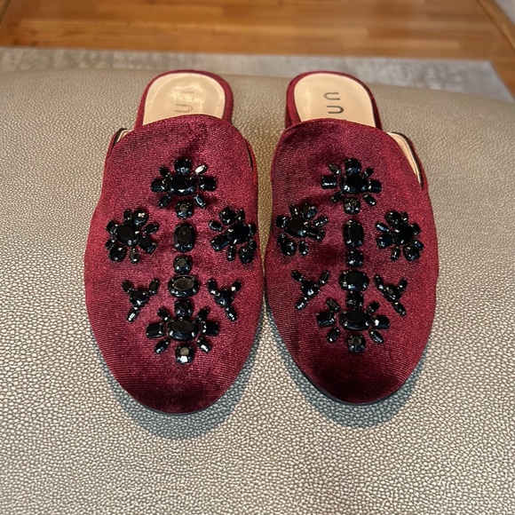 Unisa Velvet Slip-on Mules with Black Beaded Accents  (9.5) - Picture 7 of 7